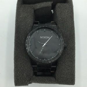 Nixon Cannon -All Black